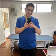 Fonoaudiólogo y cantante con especialidad en voz hablada y cantada